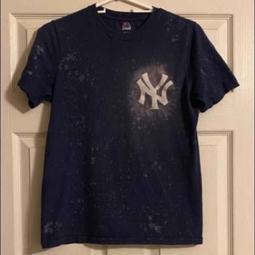 New York Yankees Derek Jeter Majestic T-shirt.